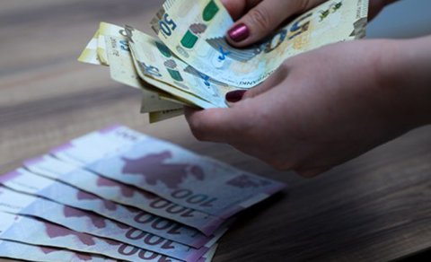 Bu sahədə işləyənlər 4 000 manatdan çox maaş alırlar - SİYAHI