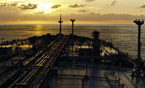 Sanksiyalara məruz qalmış tankerlər ABŞ-ın Hörmüz boğazı blokadasını yeni marşrutla keçir