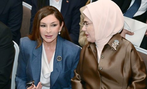 Birinci xanımlar Antalya Forumunda - FOTO