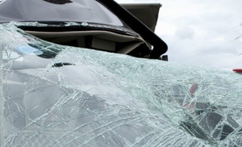 Avtomobildə sıxılı qalmış sürücü belə xilas edildi - VİDEO