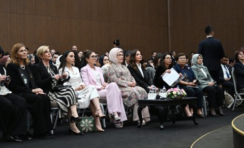 Mehriban Əliyeva Antalyada Fələstinlə bağlı paneldə iştirak etdi - FOTO