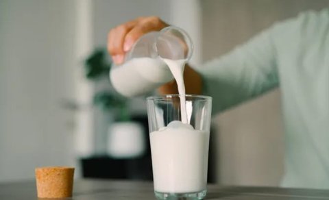 Tez-tez tam yağlı süd içsəniz, orqanizmdə nə baş verər?