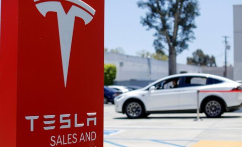 Risk sevənlər üçün əyləncə: Sərnişinlər "Tesla" robotaksidən şikayət edir