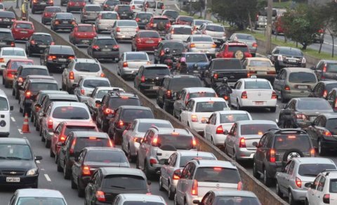 Avtomobillərin &ldquo;işğal etdiyi&rdquo; Bakı: Nə vaxta qədər tıxacda qalacaq?