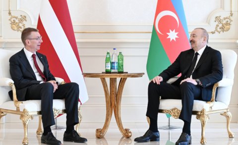 Prezident həmkarını sülh prosesi barədə məlumatlandırdı