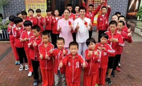 Çində "super ata" son 30 ildə 300 uşağı övladlığa götürüb