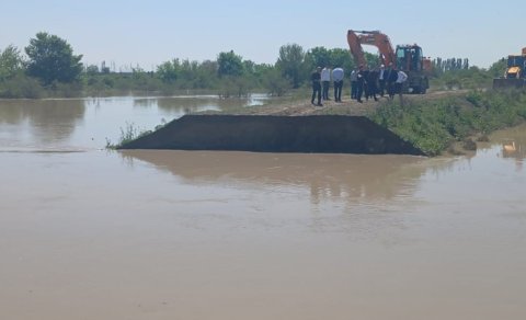 Kürdə suyun səviyyəsi artdı, Qarqar çayında bənd yarıldı - FOTO