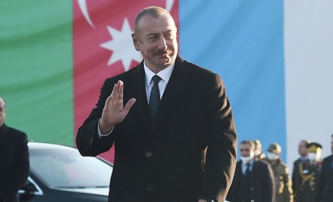 Deputatlar Prezidentin layiq görüldüyü mükafatdan danışdılar