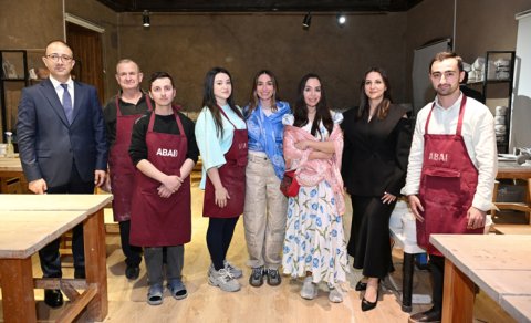 Leyla Əliyeva və Arzu Əliyeva Şəkidə "ABAD" Keramika və Tətbiqi Sənət Mərkəzi ilə tanış olub - FOTO