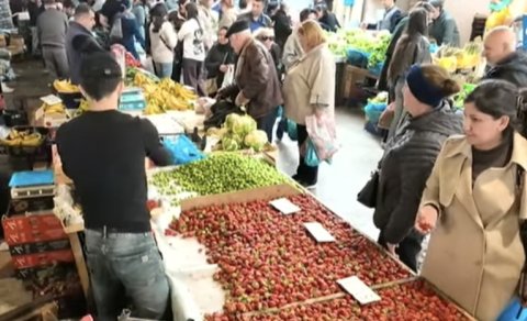 İstixana meyvələri bazarı zəbt etdi: Alıcılar necə aldadılır? - VİDEO