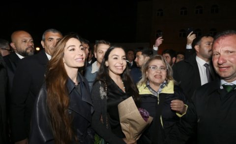 Leyla Əliyeva və Arzu Əliyeva Beynəlxalq Xalça Festivalını ziyarət etdi - FOTO