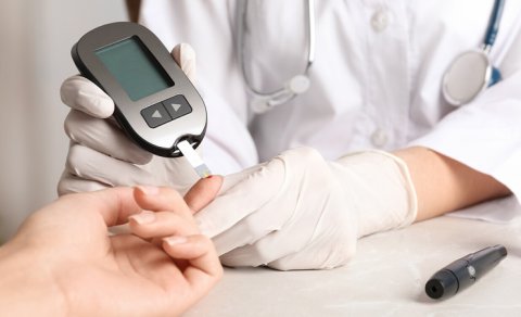 Endokrinoloq diabetin "cavanlaşması"nın səbəblərini açıqladı