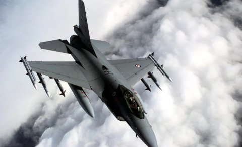 Ukraynalı F-16 pilotları GPS olmadan "kor-koranə" döyüşməyi öyrənirlər - BI