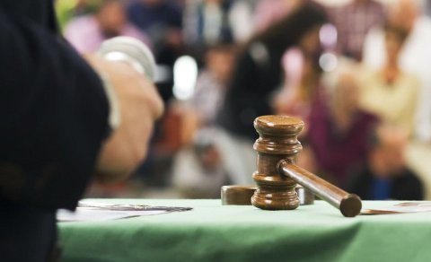 Dövlət qurumuna məxsus avtomobil bu qiymətə satıldı