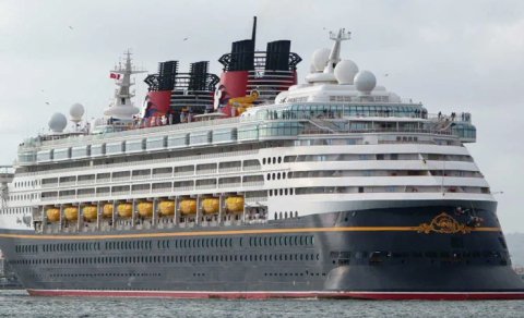"Disney" kruiz gəmisinin işçiləri uşaq pornoqrafiyası yaydıqlarına görə həbs olundu