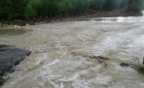 Bəzi rayonlarda intensiv yağış yağacaq, çaylardan sel keçəcək
