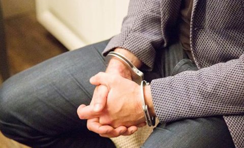 Heç biri bağışlamadı, məhkəmə zalında həbs olundu
