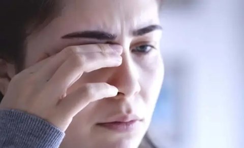 Gözlərdə görünməyən yanıq: Yanma və bulanıq görmə xəbərdarlıq əlaməti ola bilər