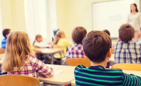 Müəllimə qarşı hörmətsizlik edən şagirdlər CƏZALANDIRILACAQ?