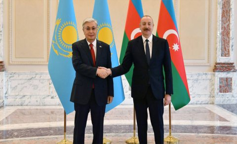 İlham Əliyev Tokayevi doğum günü münasibətilə təbrik edib