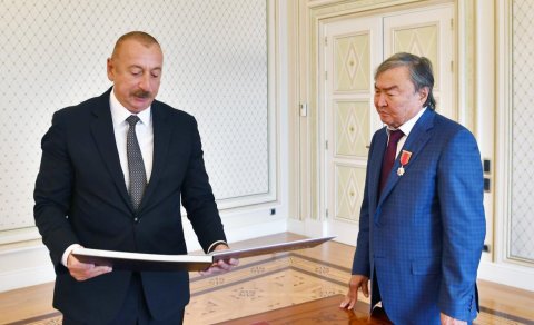 İlham Əliyev Oljas Süleymenovu təbrik edib