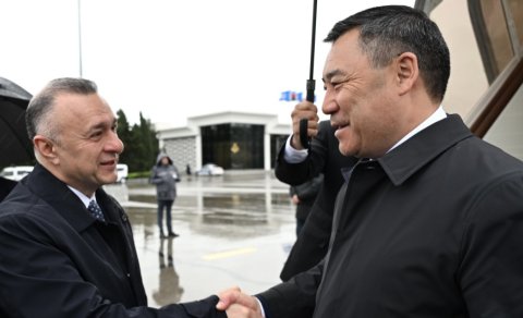 Qırğızıstan Prezidenti Azərbaycana səfərə gəlib