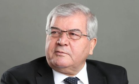 
Sabir Rüstəmxanlı &ldquo;Şərəf&rdquo; ordeni ilə təltif edildi