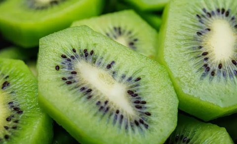 Diyetoloq kividən daha çox C vitamini olan 6 qidanın adını açıqladı