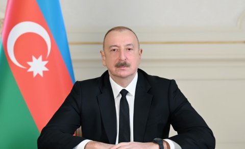 Prezidentə təbrik məktubları gəlir
