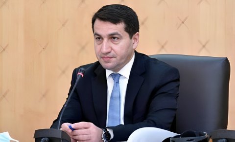 Hikmət Hacıyev jurnalistlərə təşəkkür etdi