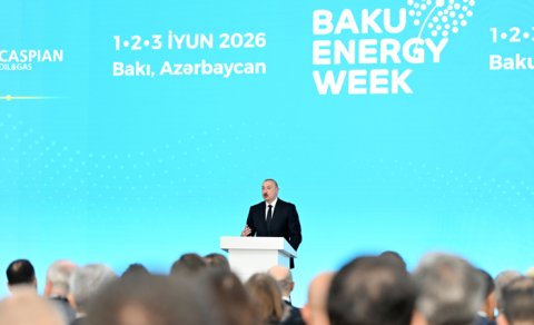 İlham Əliyev: Dünya qazıntı yanacağı olmadan yaşaya bilməz

