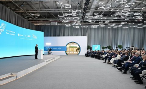 
İlham Əliyev "Bakı Enerji Həftəsi"nin iştirakçılarına müraciət ünvanladı