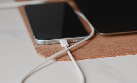 Sürətli şarjın smartfonlara mənfi təsiri açıqlandı