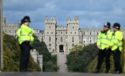 Britaniyada kral qvardiyasının 21 üzvü qarovul zamanı yatdıqlarına görə işdən çıxarıldı