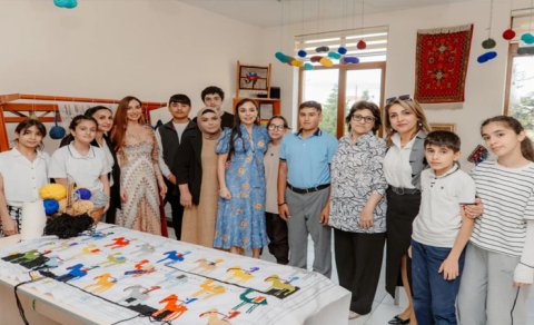 Leyla Əliyeva və Arzu Əliyeva 11 nömrəli inteqrasiya təlimli internat tipli ümumtəhsil məktəbində oldu - FOTO