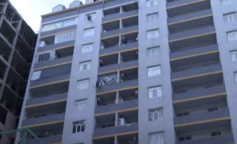 Bakıda üç yaşlı körpə 8-ci mərtəbədən yıxıldı
