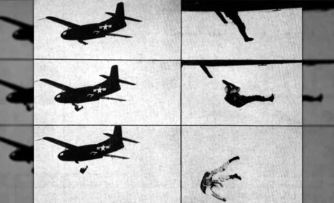 Aviasiya tarixində bənzəri olmayan hadisə: Təyyarənin altından tullanan pilotlar