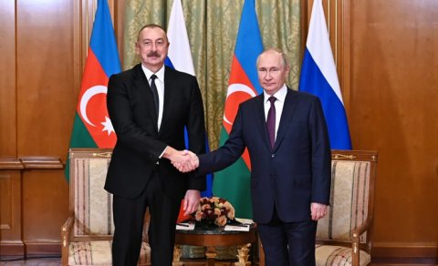 İlham Əliyev Vladimir Putini təbrik etdi
