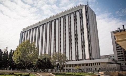 Memarlıq və İnşaat Universitetinə məxsus avtomobil hərraca çıxarılır