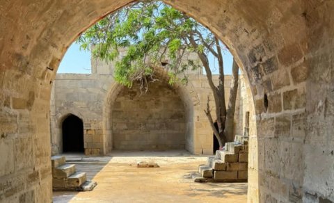 Qaradağda tarixi karvansaraya qanunsuz müdaxilənin qarşısı alınıb, araşdırma aparılır - FOTO