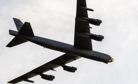 B-52 bombardmançısının idarə olunması üçün neçə nəfər tələb olunur?
