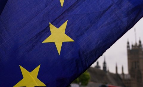"Guardian": Britaniyada yeni seçici nəsli ölkənin yenidən Aİ-yə qayıtmasını istəyir
