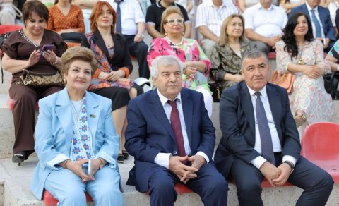 Sabir Rüstəmxanlı yenidən meydanda: 80 illik yubileyə minlərlə insan qatıldı