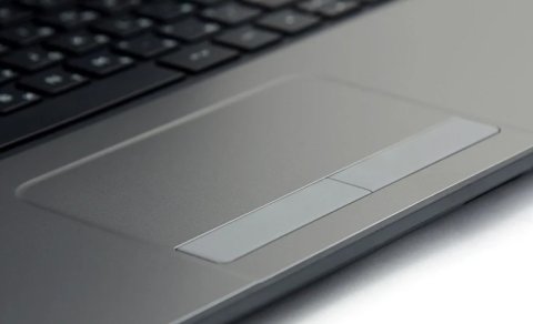 Bəzi kompüterlərdə touchpad niyə mərkəzdə yerləşmir?
