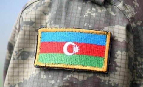 Prezident hərbi qulluqçuları və şəhid hərbçiləri təltif etdi
