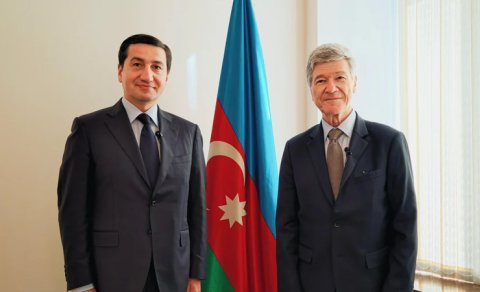 Hikmət Hacıyev professor Ceffri Saks ilə görüşdü