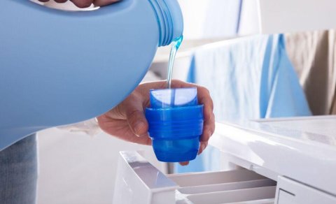 Bu sadə tərkib hissəsi bütün paltar qoxusu problemlərinizin həll edə bilər