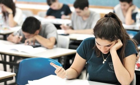 Qəbul imtahanlarında rəqabət artır - Abituriyentləri nə gözləyir?