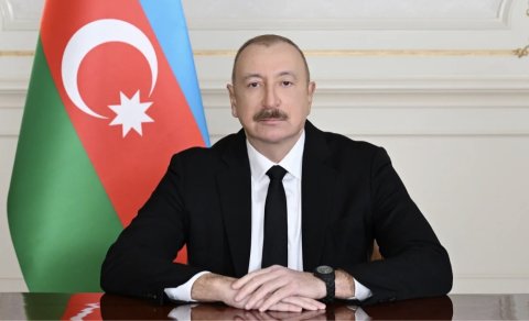İlham Əliyev həmkarını təbrik etdi