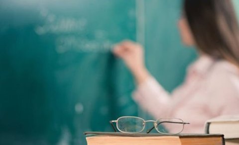 Ali təhsili olmayanlar məktəbdə necə müəllim işləyir?